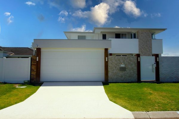 Stylish carport with bulkheads on the Gold Coast.